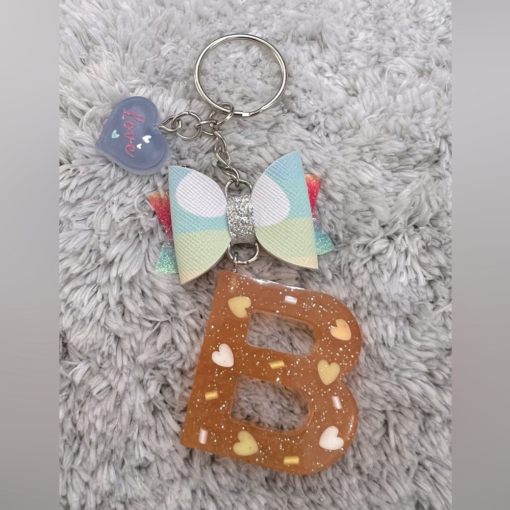 🌸3/$10) Handmade Epoxy Resin Alphabet Letter Keychain (B)